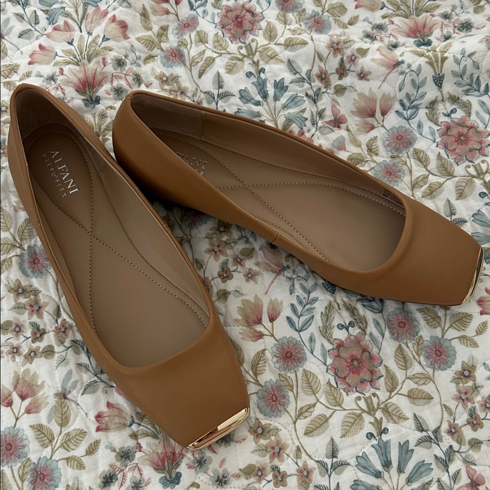 SOLD
Alfani Women's Brown Square-Toe Flats